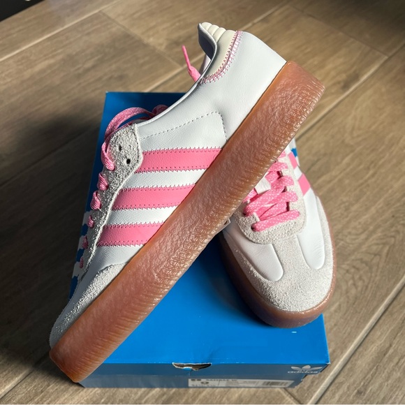 Adidas White and Pink Sneakers Classic Design - Picture 3 of 7